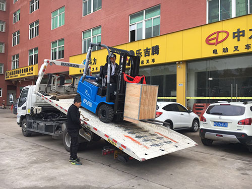 廈門電動(dòng)叉車公司，銷售比亞迪電動(dòng)叉車2.5噸一臺(tái)