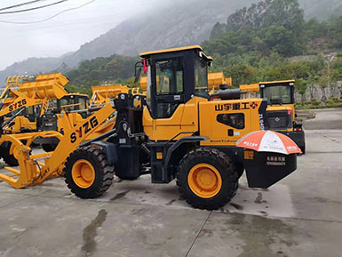 恭喜羅總喜提新車，山宇裝載機(jī)940走起，山宇重工，助您成功！